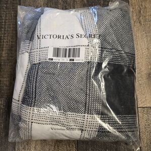 🖤NEW Victoria's Secret Plaid Throw Blanket